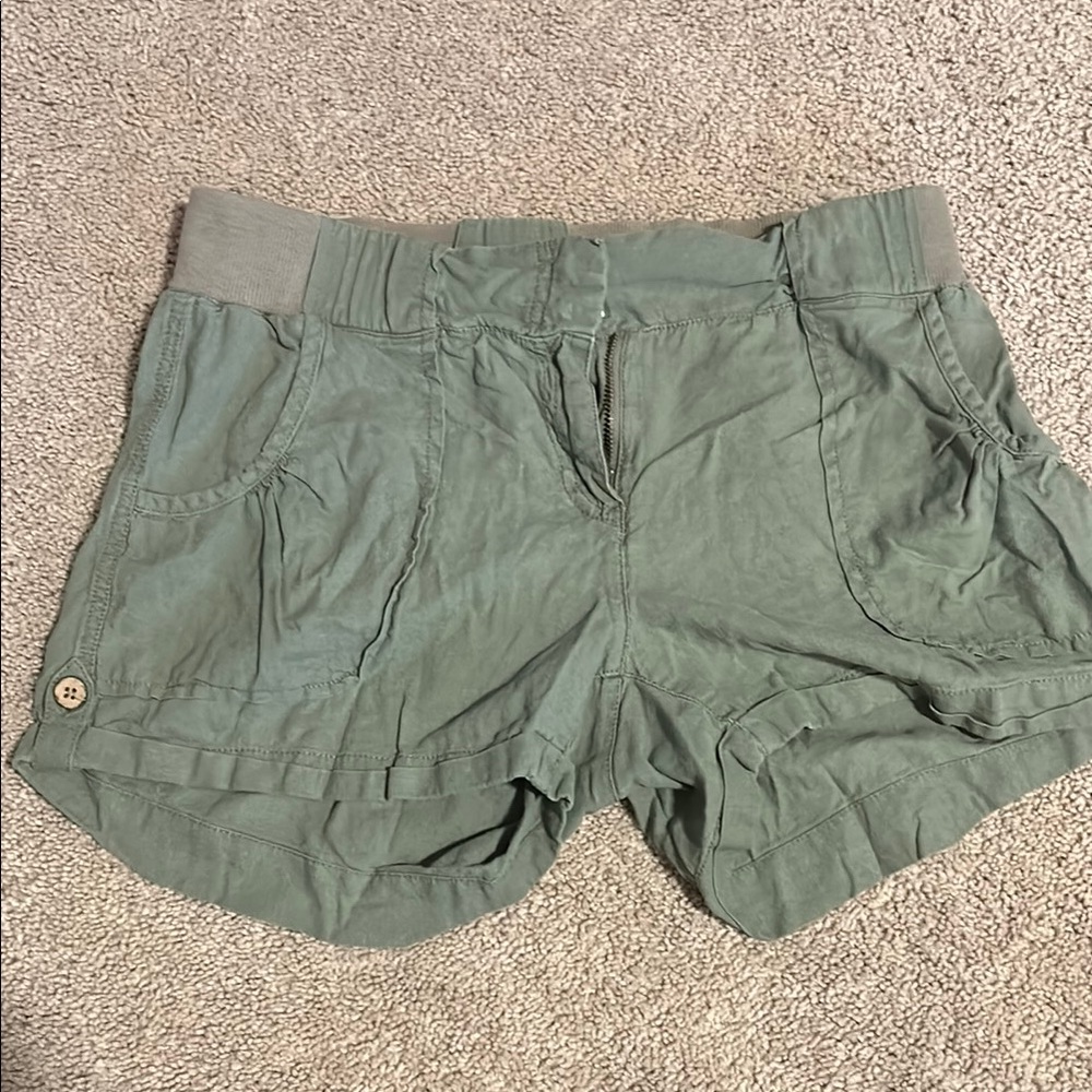 Green Women's linen blend  Shorts size 4 great condition